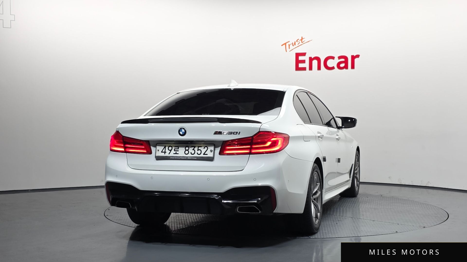 BMW 5 Series (G30) 2017 — миниатюра 4
