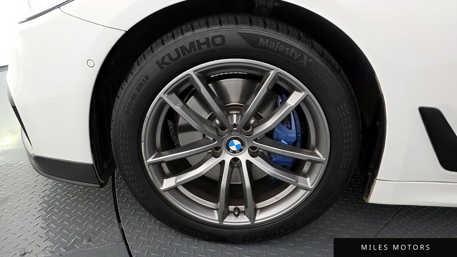 BMW 5 Series (G30) 2017 — миниатюра 5
