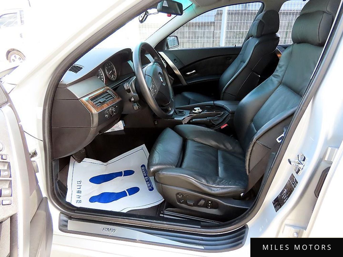 BMW 5 Series (E60) 2004 — миниатюра 5