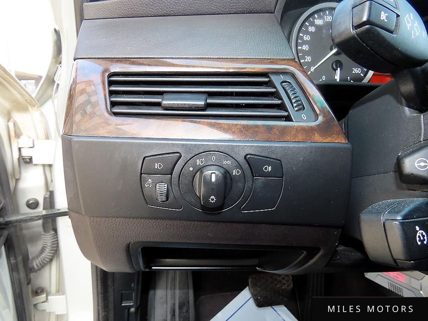 BMW 5 Series (E60) 2004 — миниатюра 12
