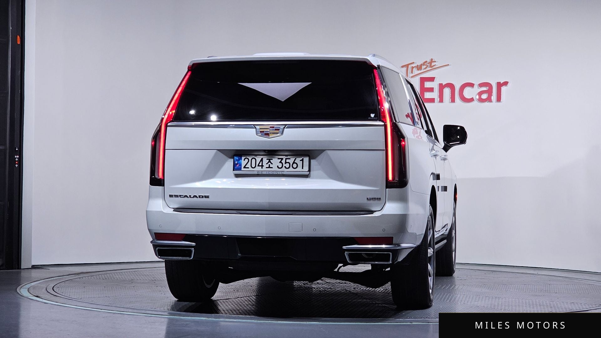 Cadillac 에스컬레이드 2023 — миниатюра 3