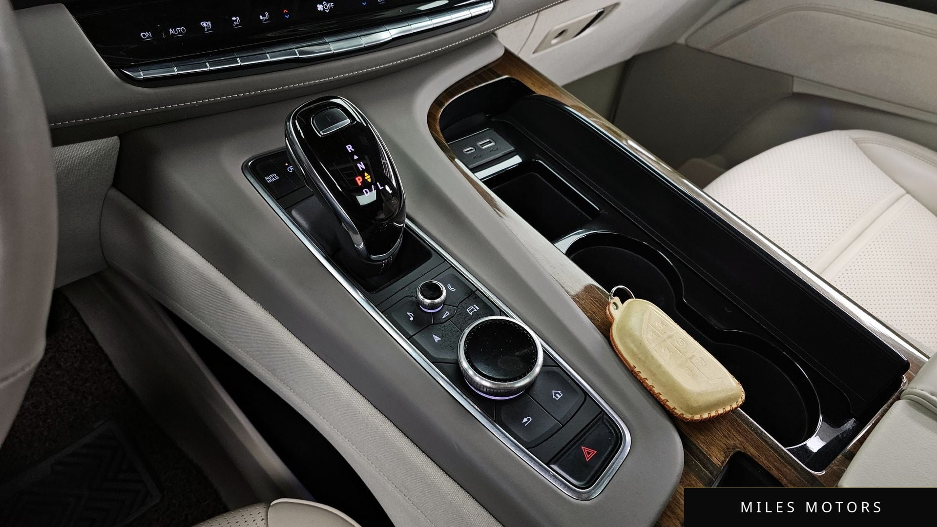 Cadillac 에스컬레이드 2023 — миниатюра 8