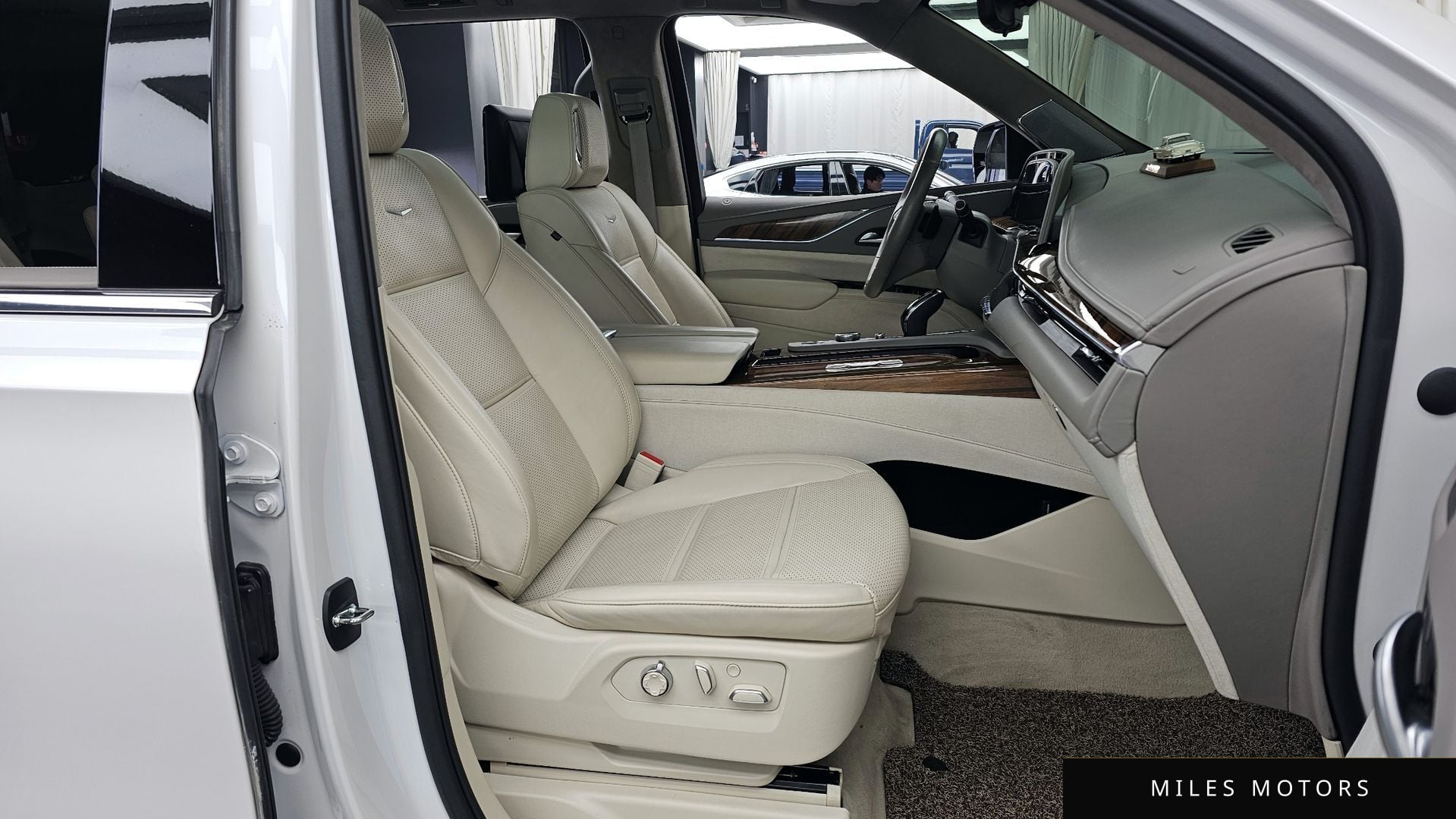 Cadillac 에스컬레이드 2023 — миниатюра 11