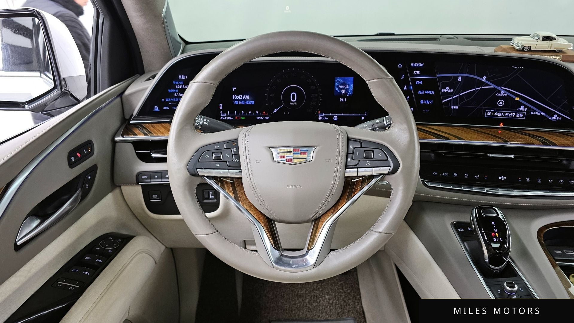 Cadillac 에스컬레이드 2023 — миниатюра 13
