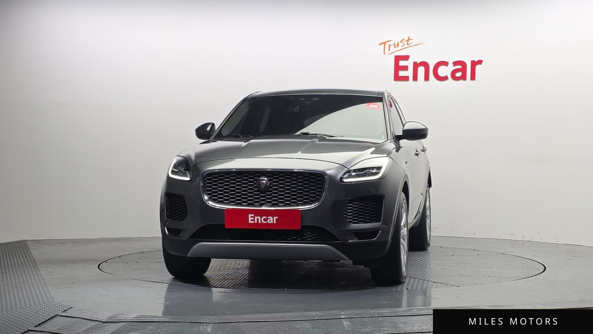 Jaguar E-PACE 2018 — миниатюра 3