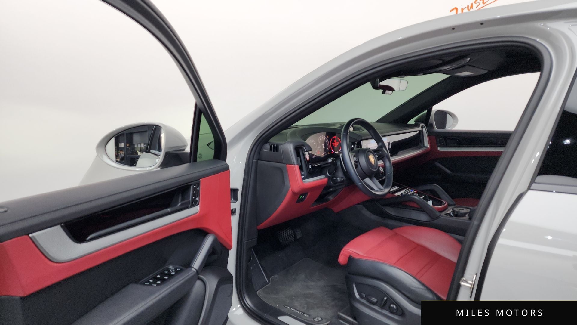 Porsche Cayenne 2024 — миниатюра 10