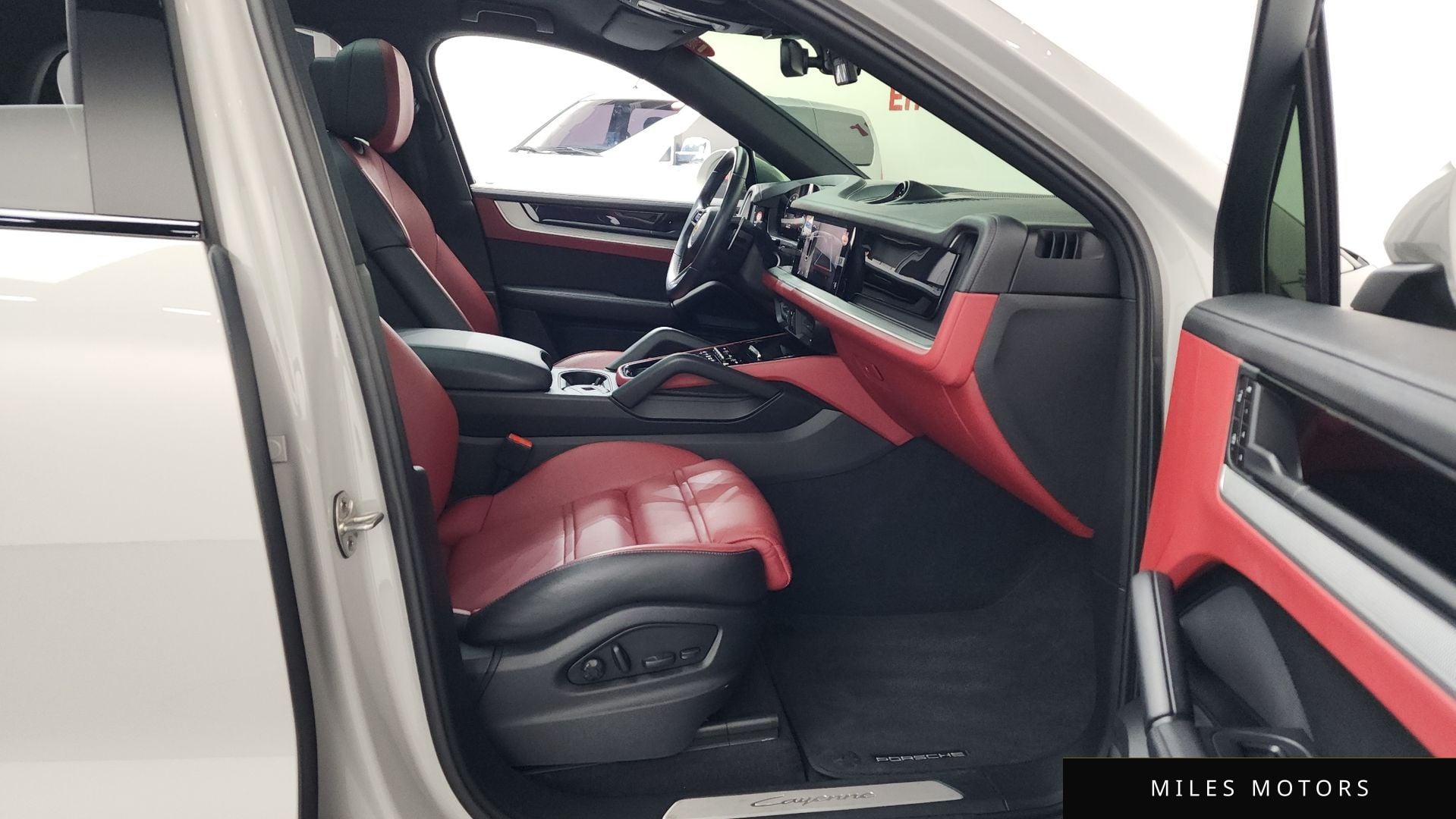 Porsche Cayenne 2024 — миниатюра 11