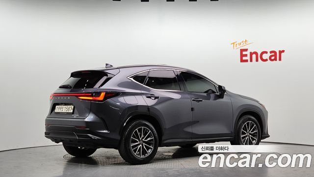 Лексус NX450h+ 2022 — миниатюра 2