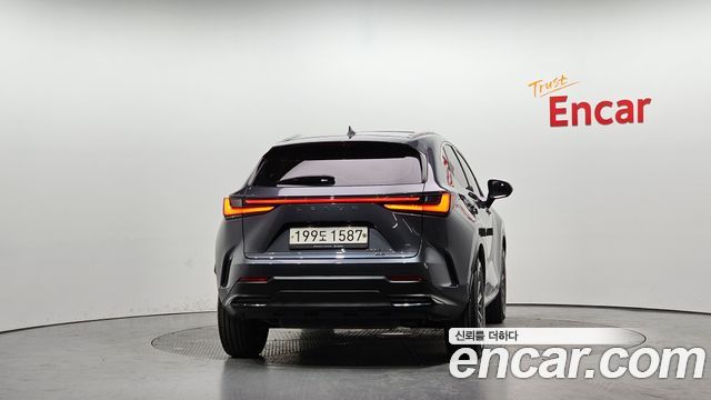 Лексус NX450h+ 2022 — миниатюра 4
