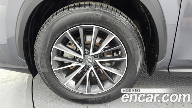 Лексус NX450h+ 2022 — миниатюра 5