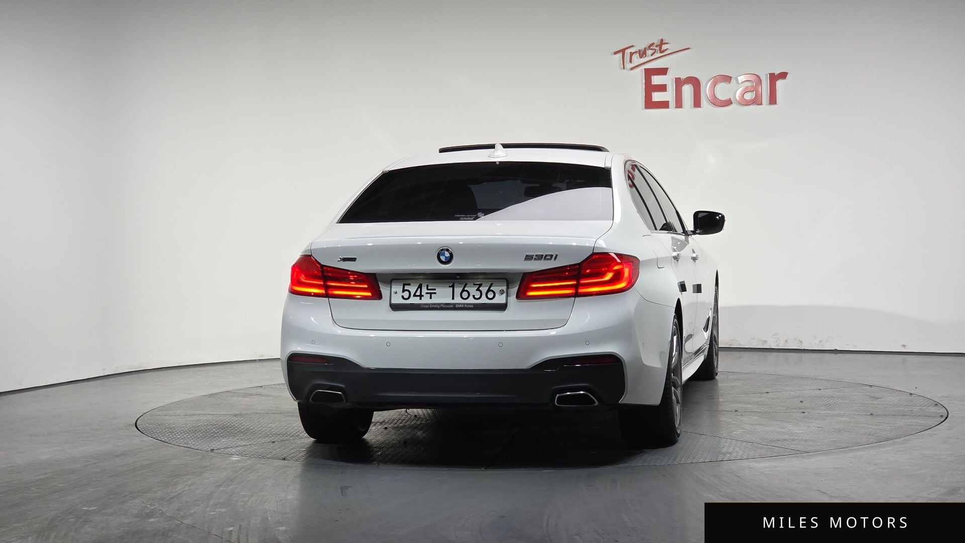 BMW 5 Series (G30) 2018 — миниатюра 3