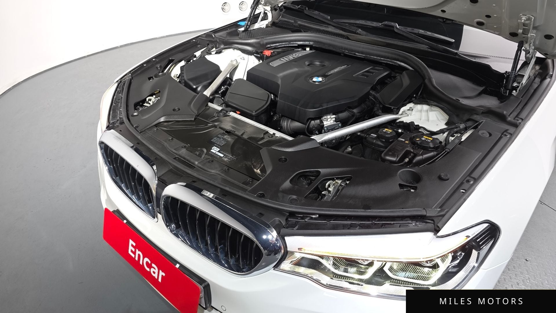 BMW 5 Series (G30) 2018 — миниатюра 5