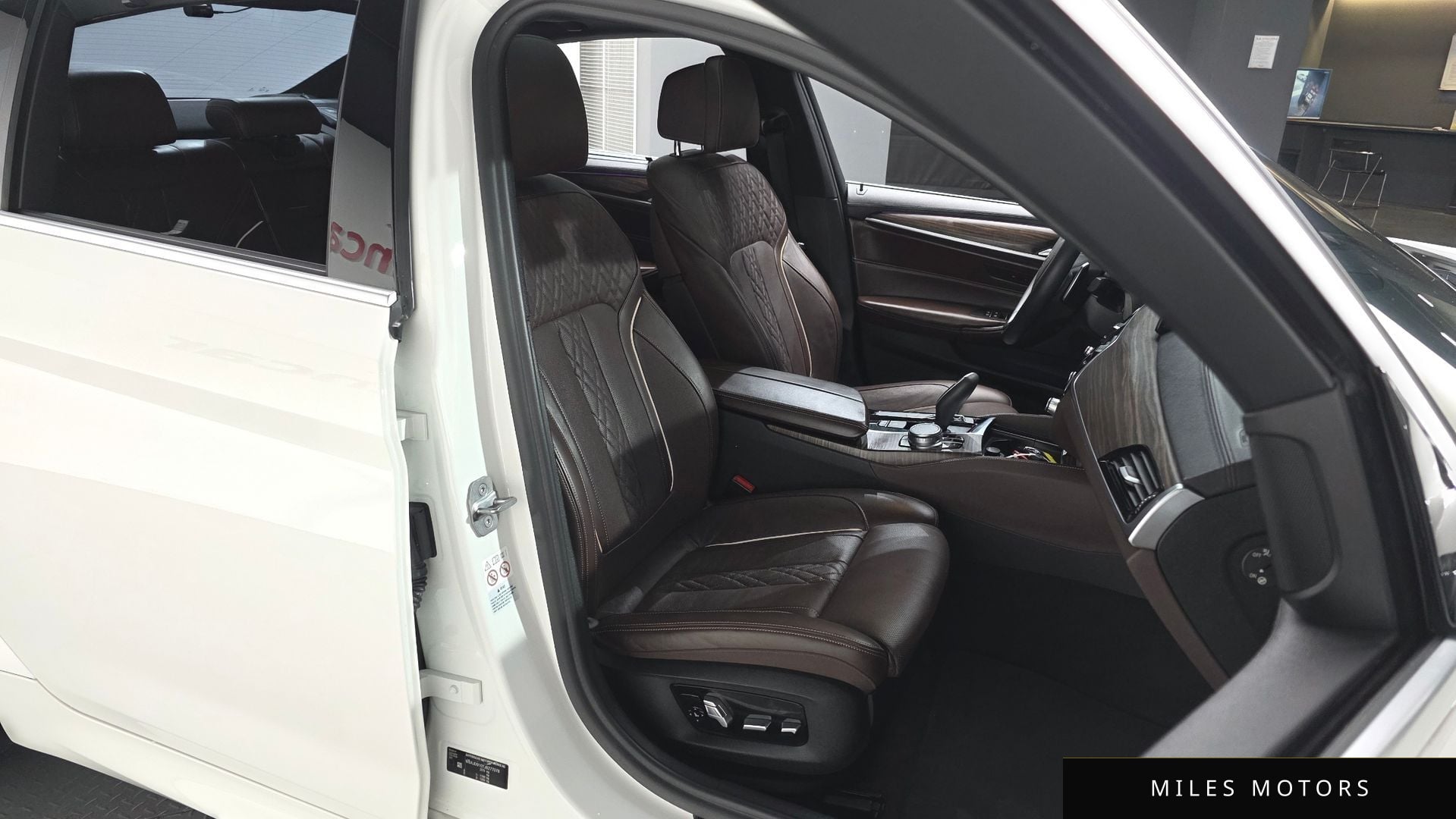BMW 5 Series (G30) 2018 — миниатюра 9