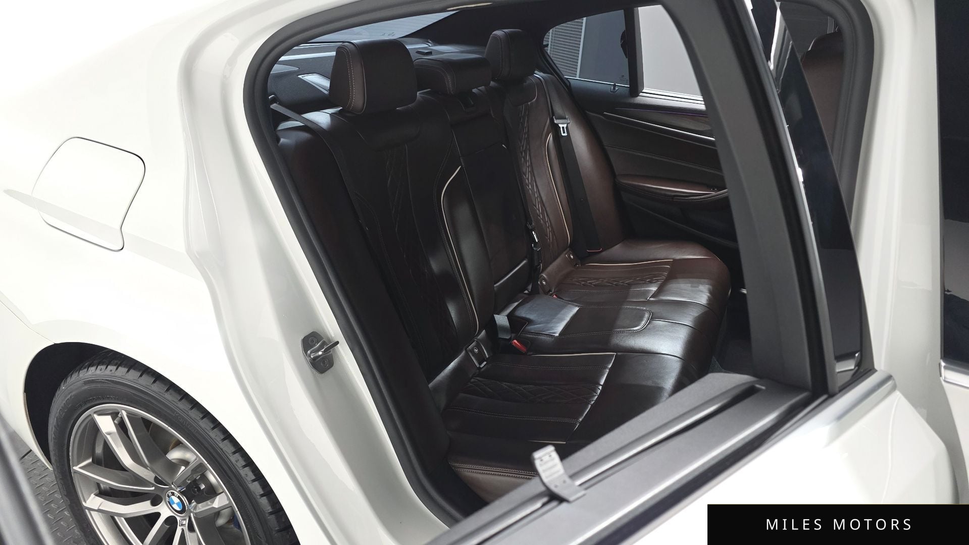 BMW 5 Series (G30) 2018 — миниатюра 11