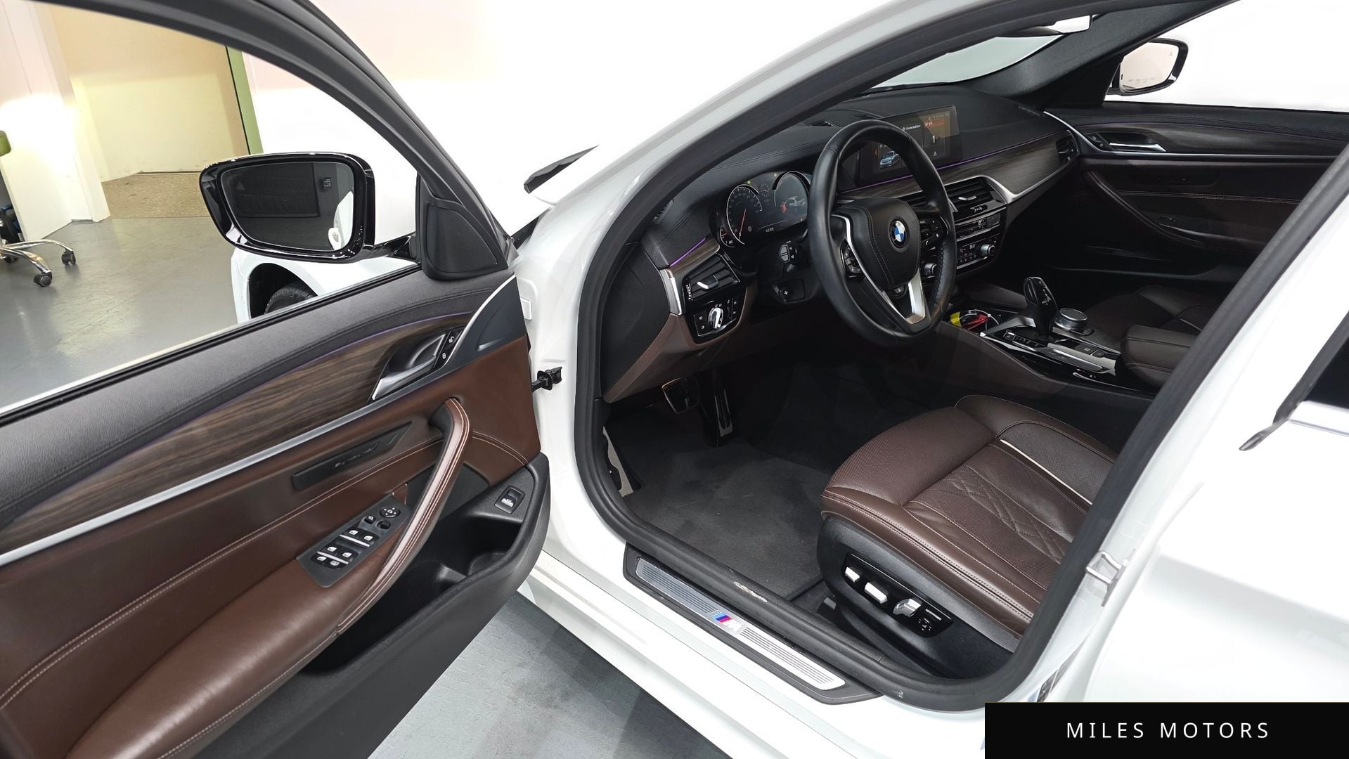 BMW 5 Series (G30) 2018 — миниатюра 12