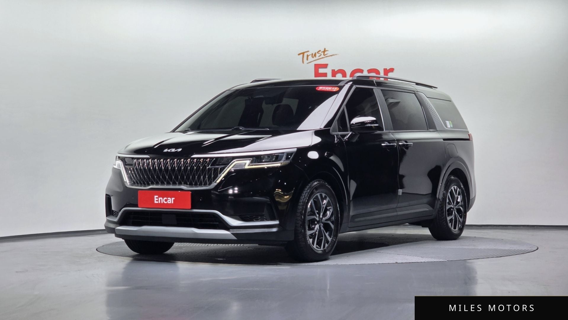 Kia Carnival 2023 — фото 1 из 12