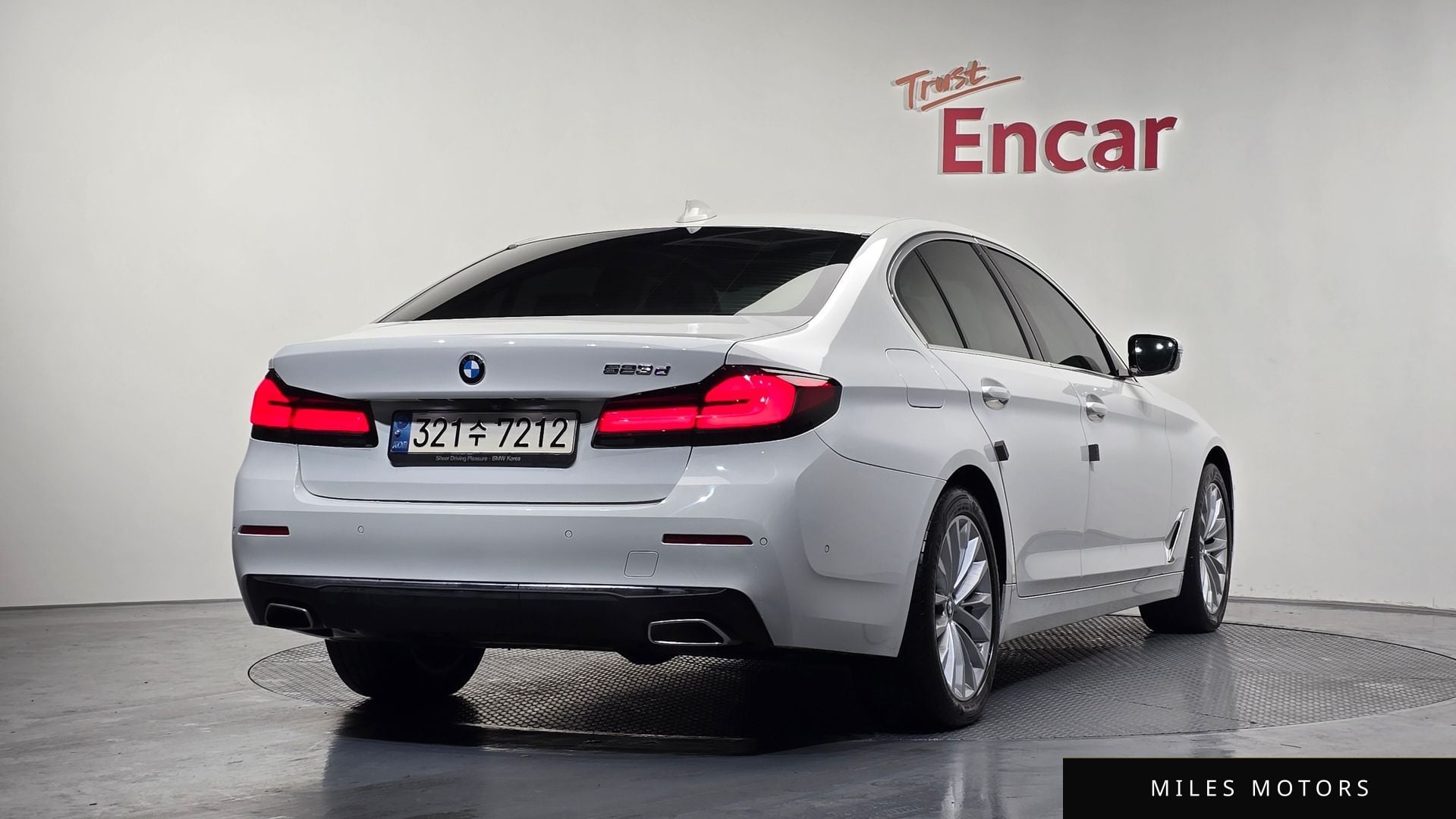 BMW 5 Series (G30) 2021 — миниатюра 2