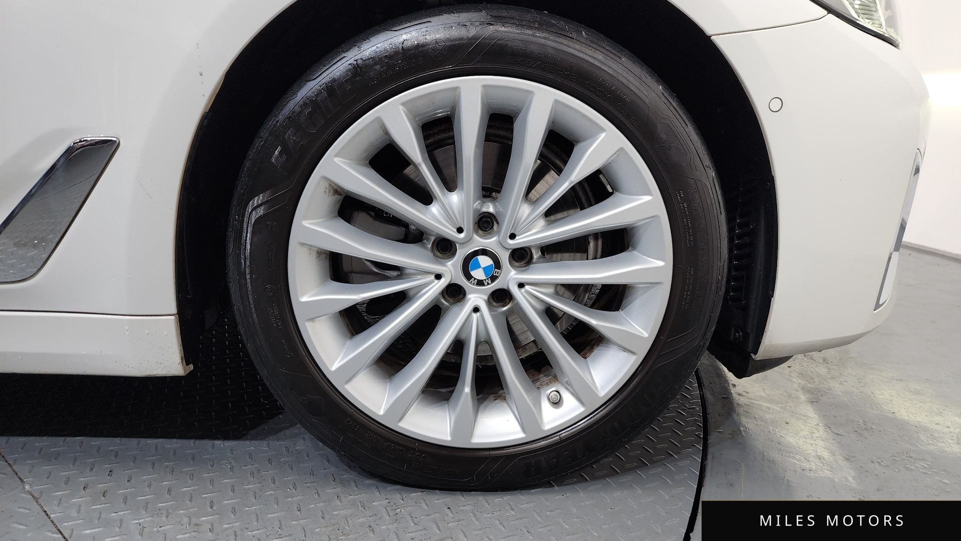 BMW 5 Series (G30) 2021 — миниатюра 5