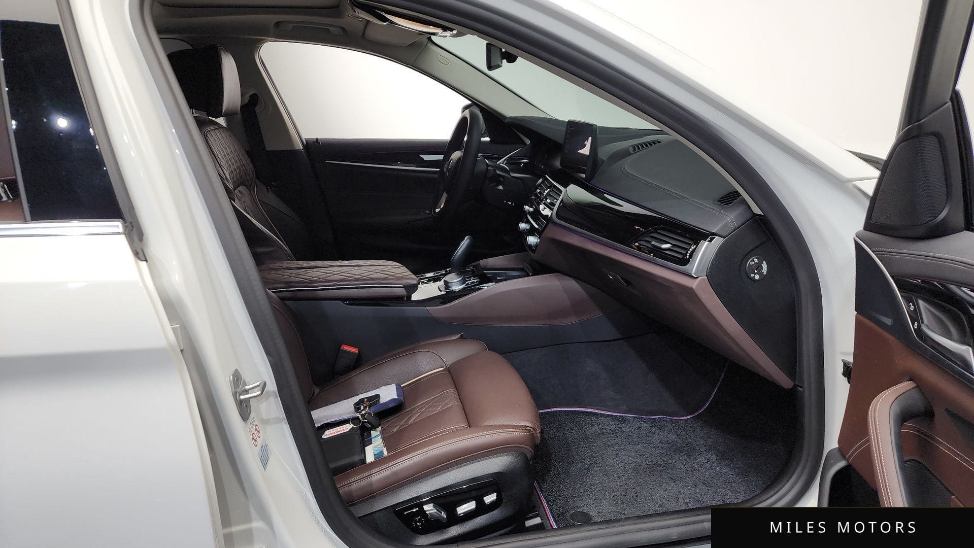 BMW 5 Series (G30) 2021 — миниатюра 11