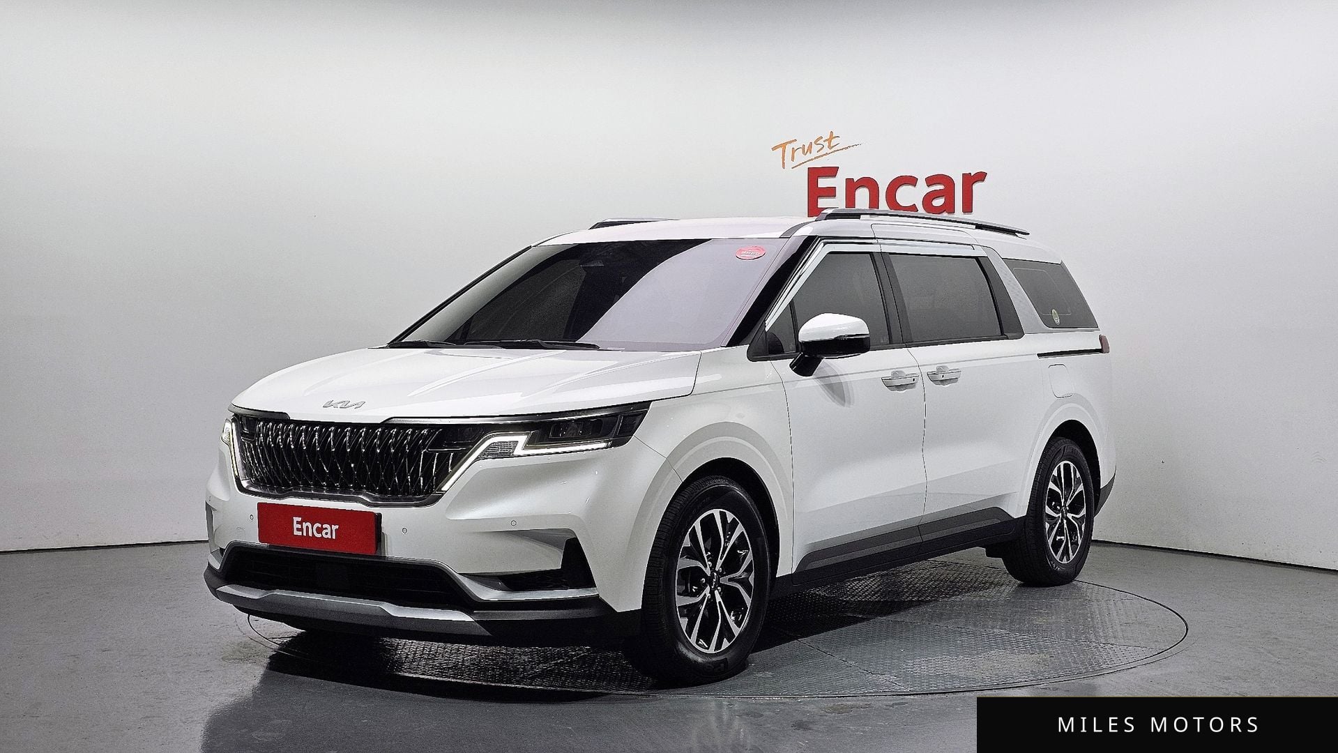Kia Carnival 2022 — фото 1 из 12