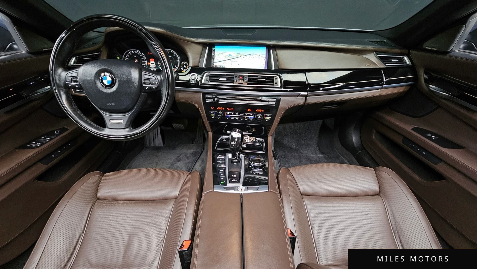 BMW 7 Series (F01) 2015 — миниатюра 7