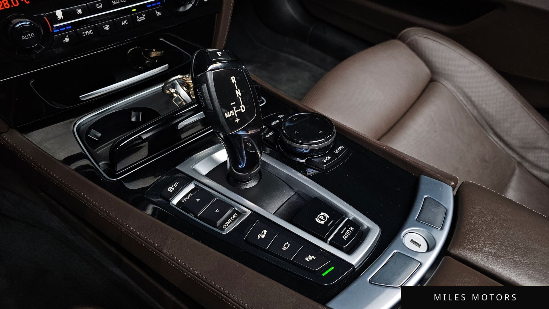 BMW 7 Series (F01) 2015 — миниатюра 9