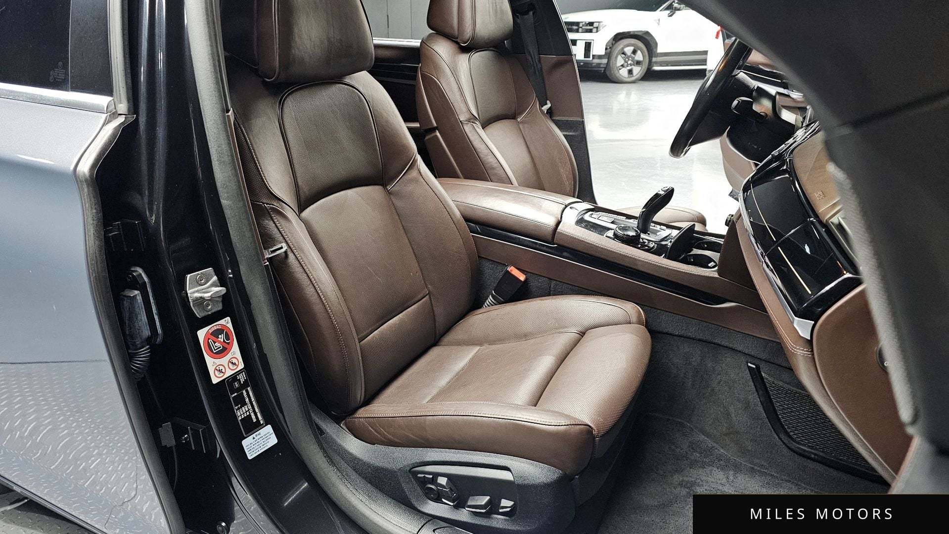 BMW 7 Series (F01) 2015 — миниатюра 10