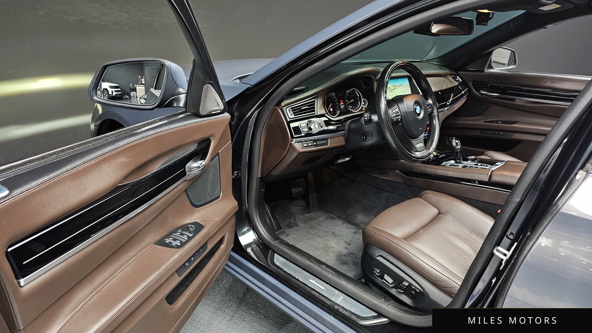 BMW 7 Series (F01) 2015 — миниатюра 11