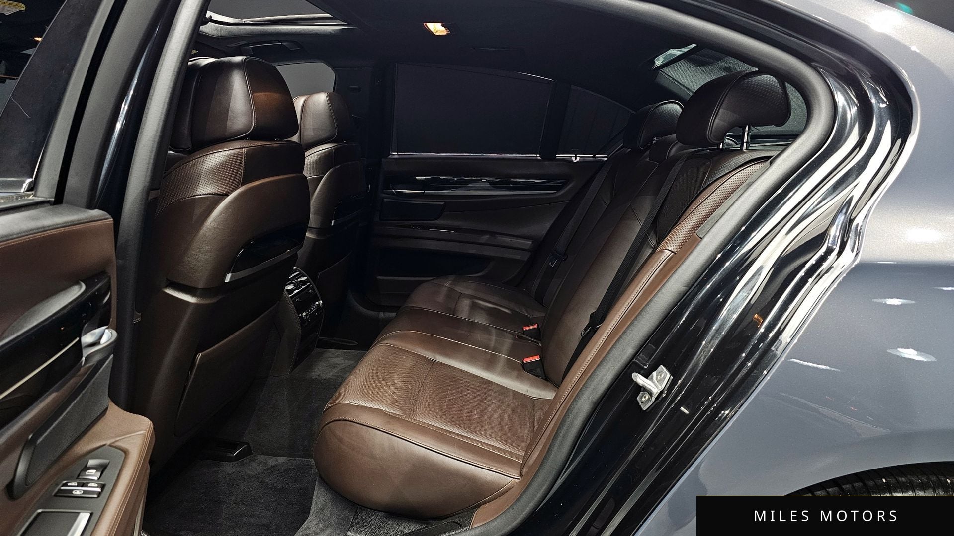 BMW 7 Series (F01) 2015 — миниатюра 12