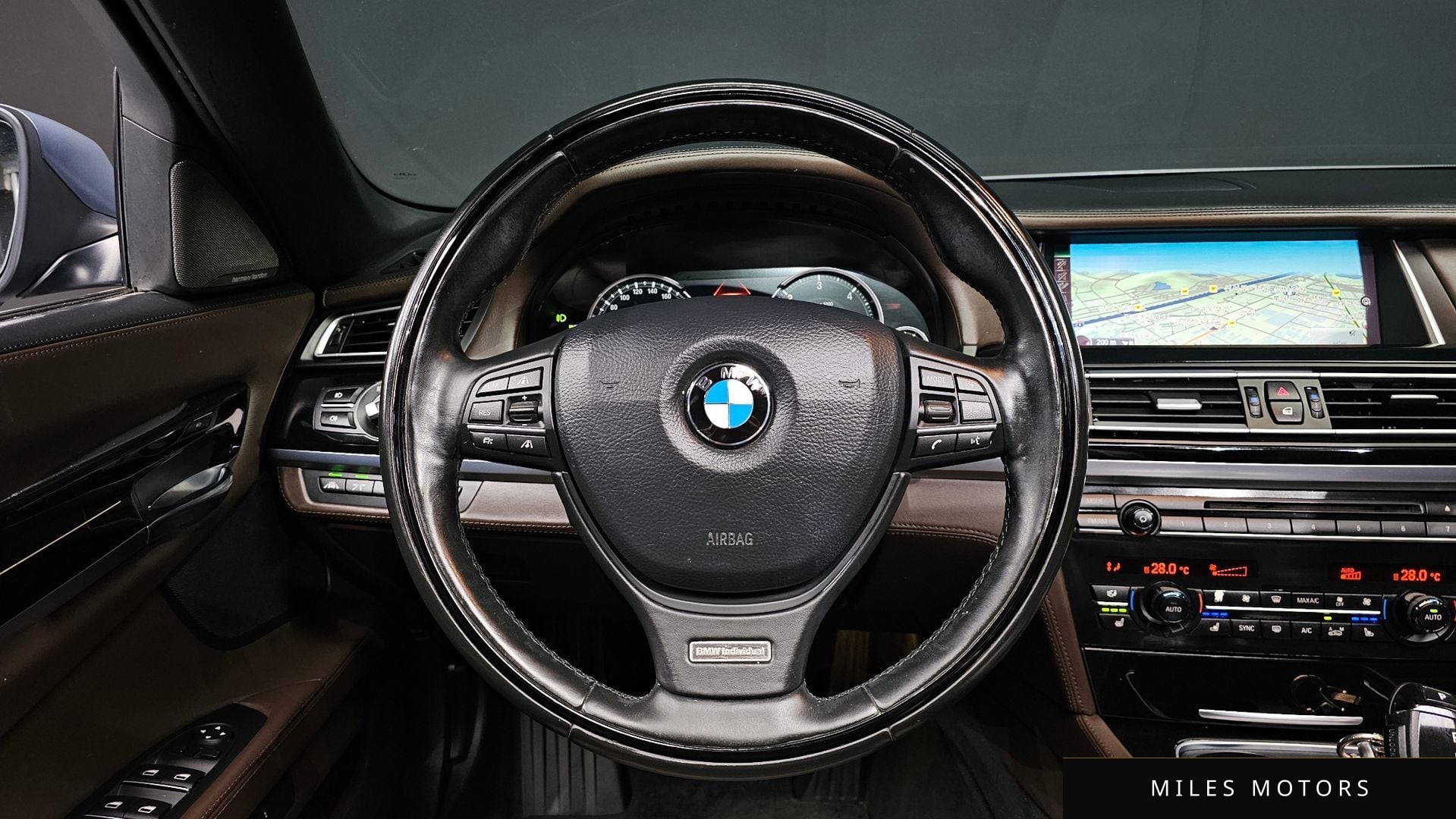 BMW 7 Series (F01) 2015 — миниатюра 13