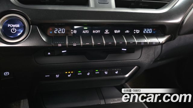 Лексус UX250h 2019 — миниатюра 16