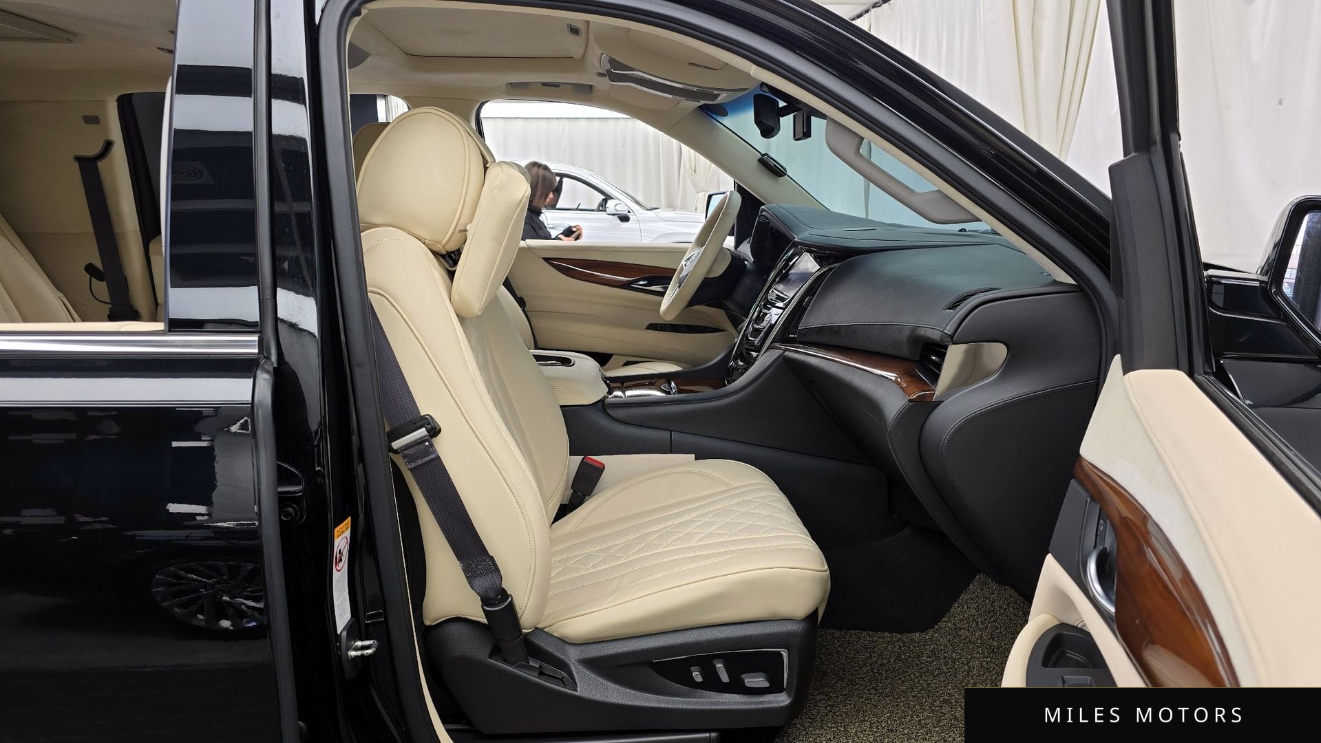 Cadillac Escalade 2015 — миниатюра 11
