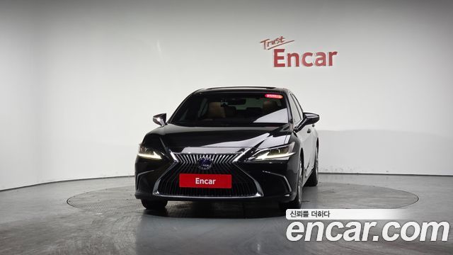 Лексус ES300h 2019 — миниатюра 2