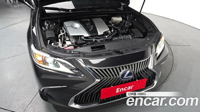Лексус ES300h 2019 — миниатюра 5