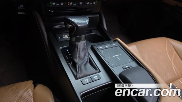 Лексус ES300h 2019 — миниатюра 8