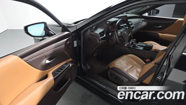 Лексус ES300h 2019 — миниатюра 11