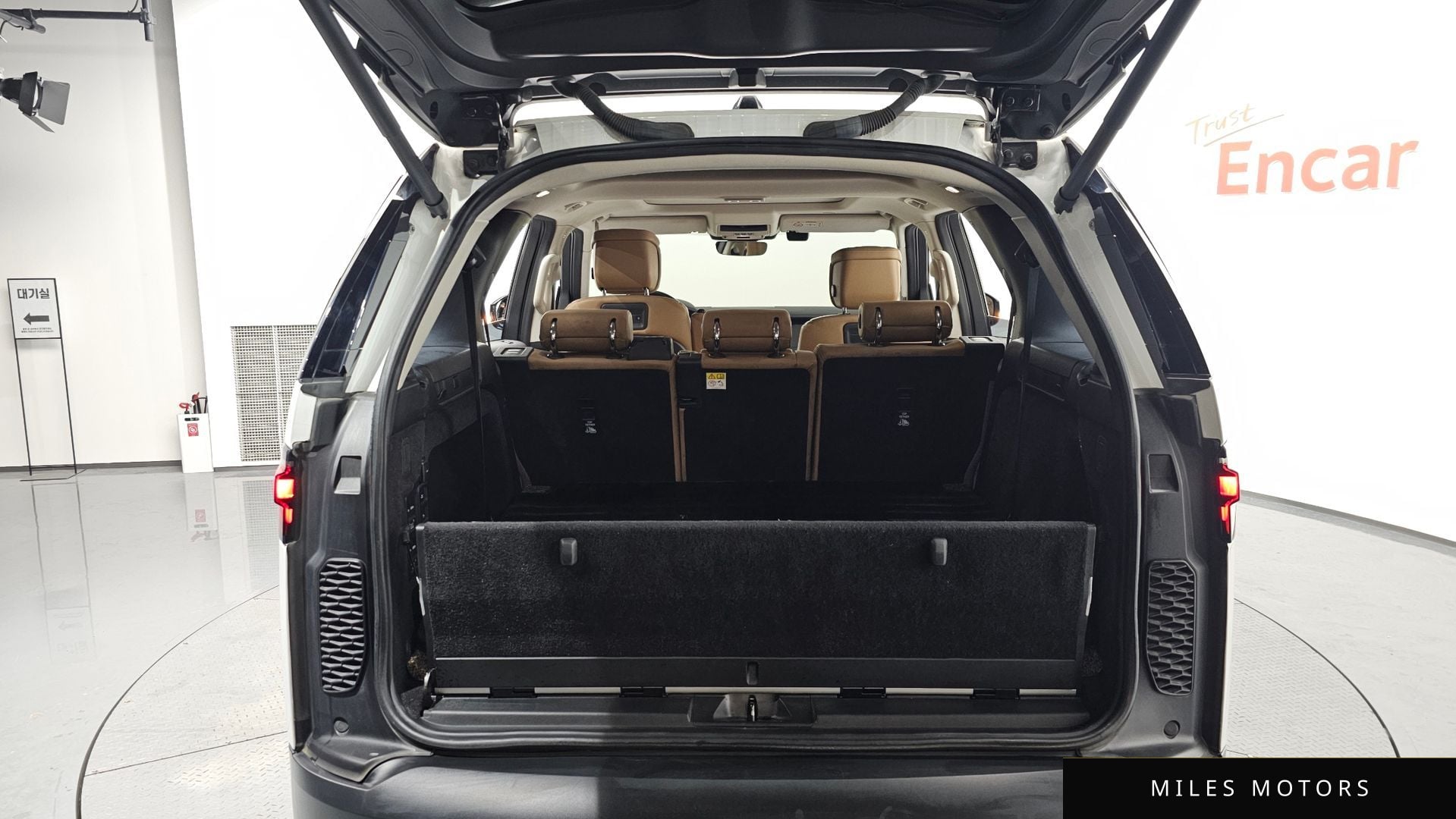 Land Rover 디스커버리 5 2022 — миниатюра 20