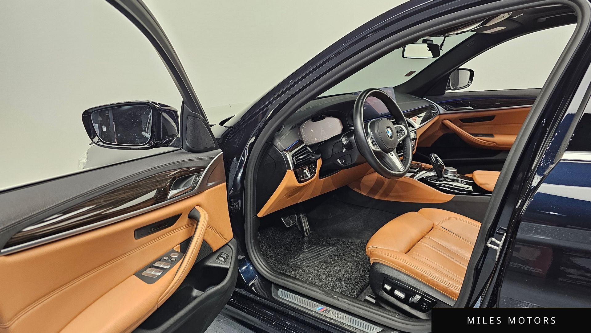BMW 5 Series (G30) 2021 — миниатюра 10