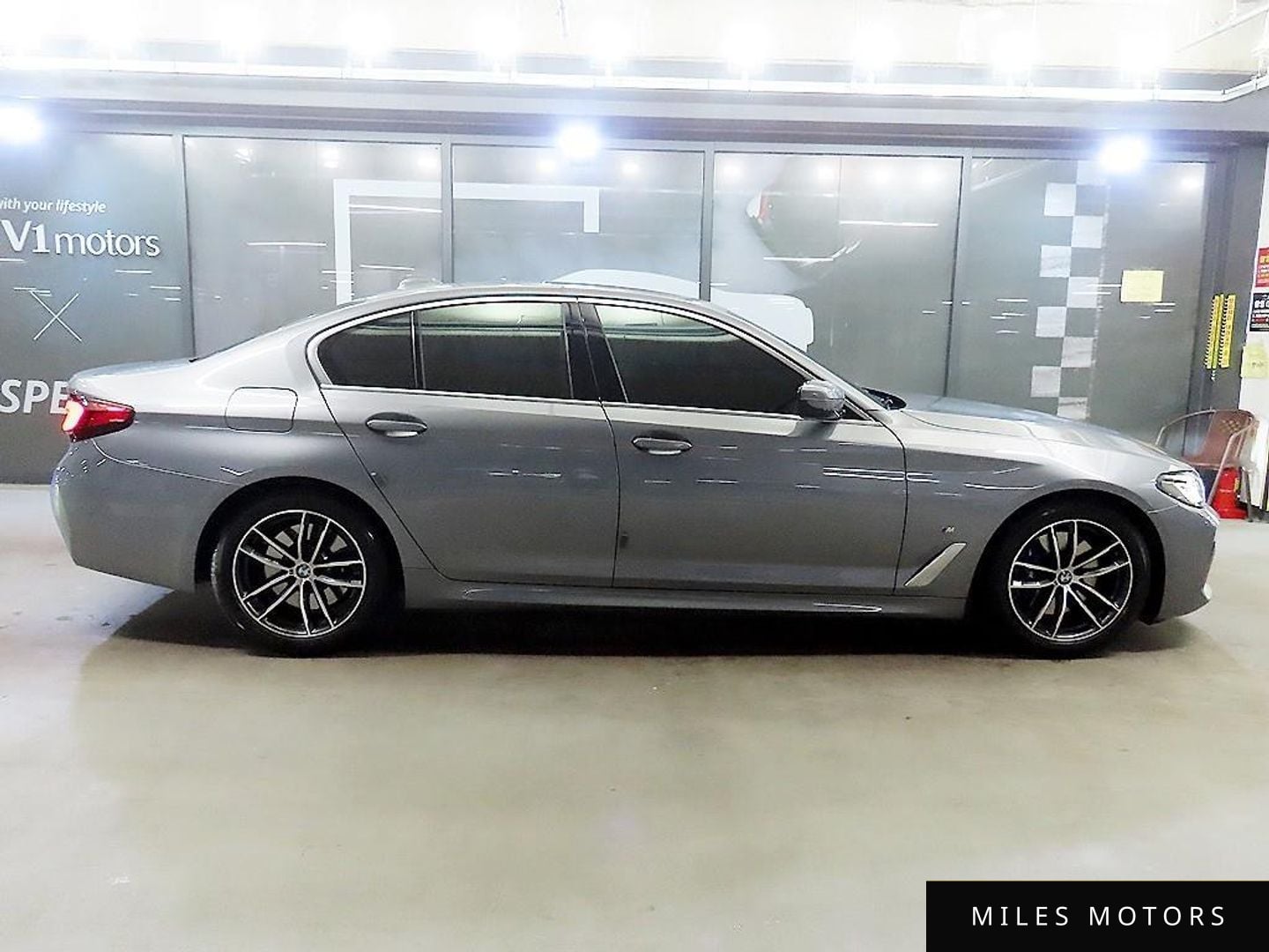 BMW 5 Series (G30) 2023 — миниатюра 3