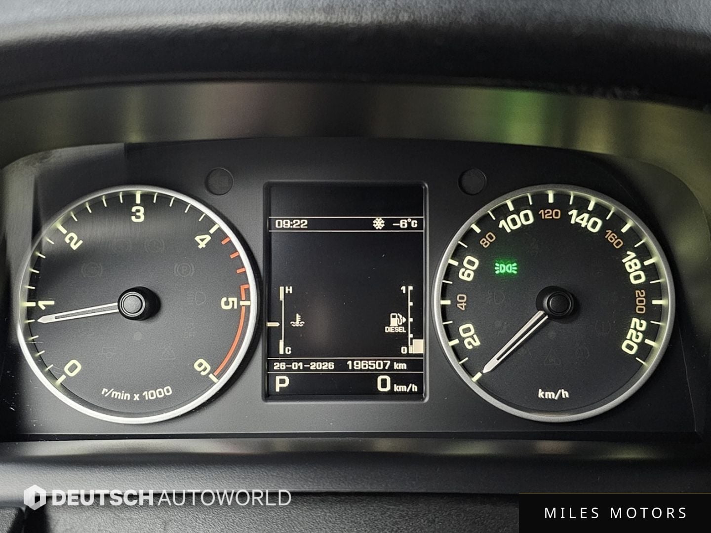 Land Rover Discovery 2013 — миниатюра 8
