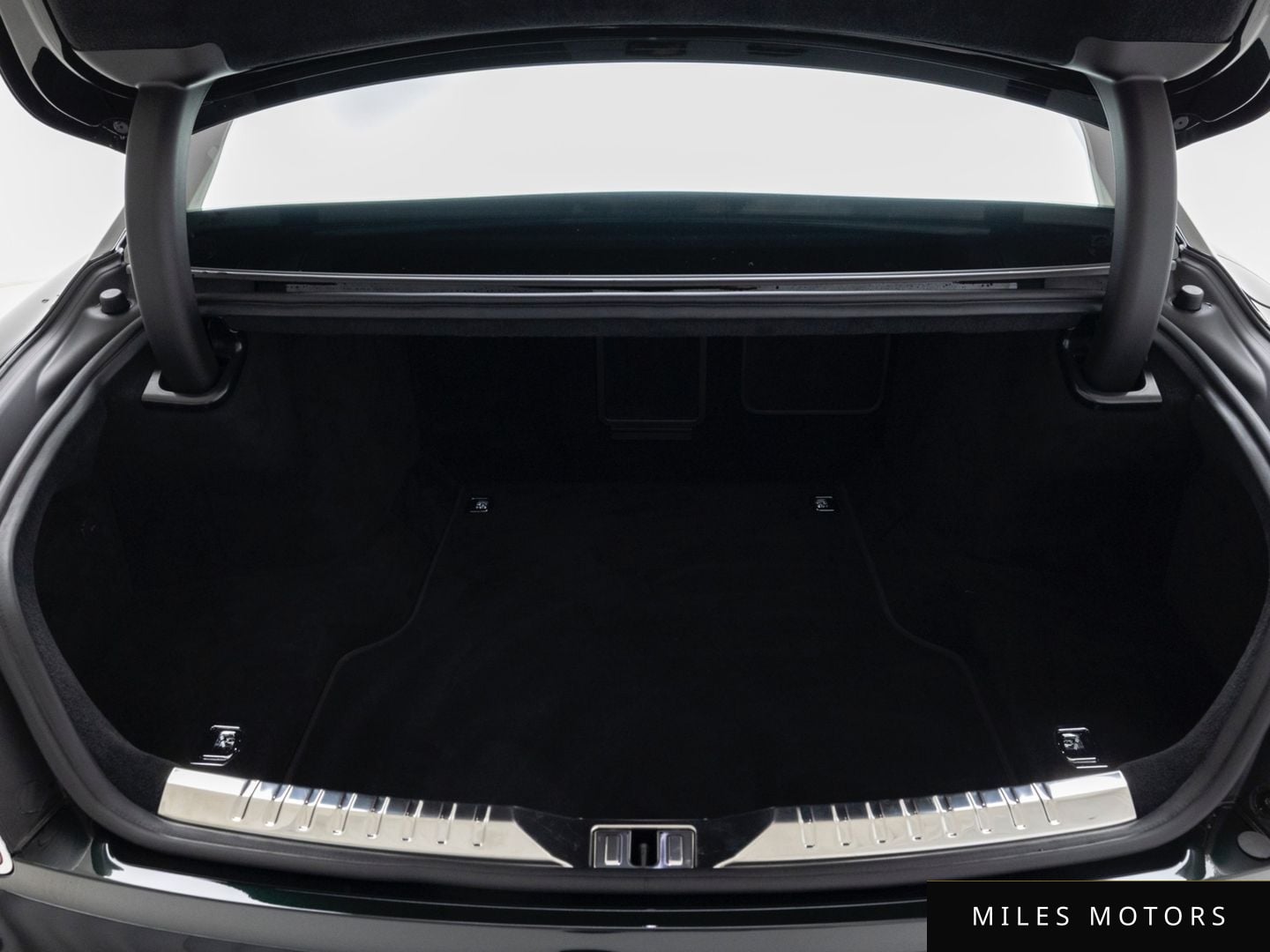 Bentley Flying Spur 2024 — миниатюра 9