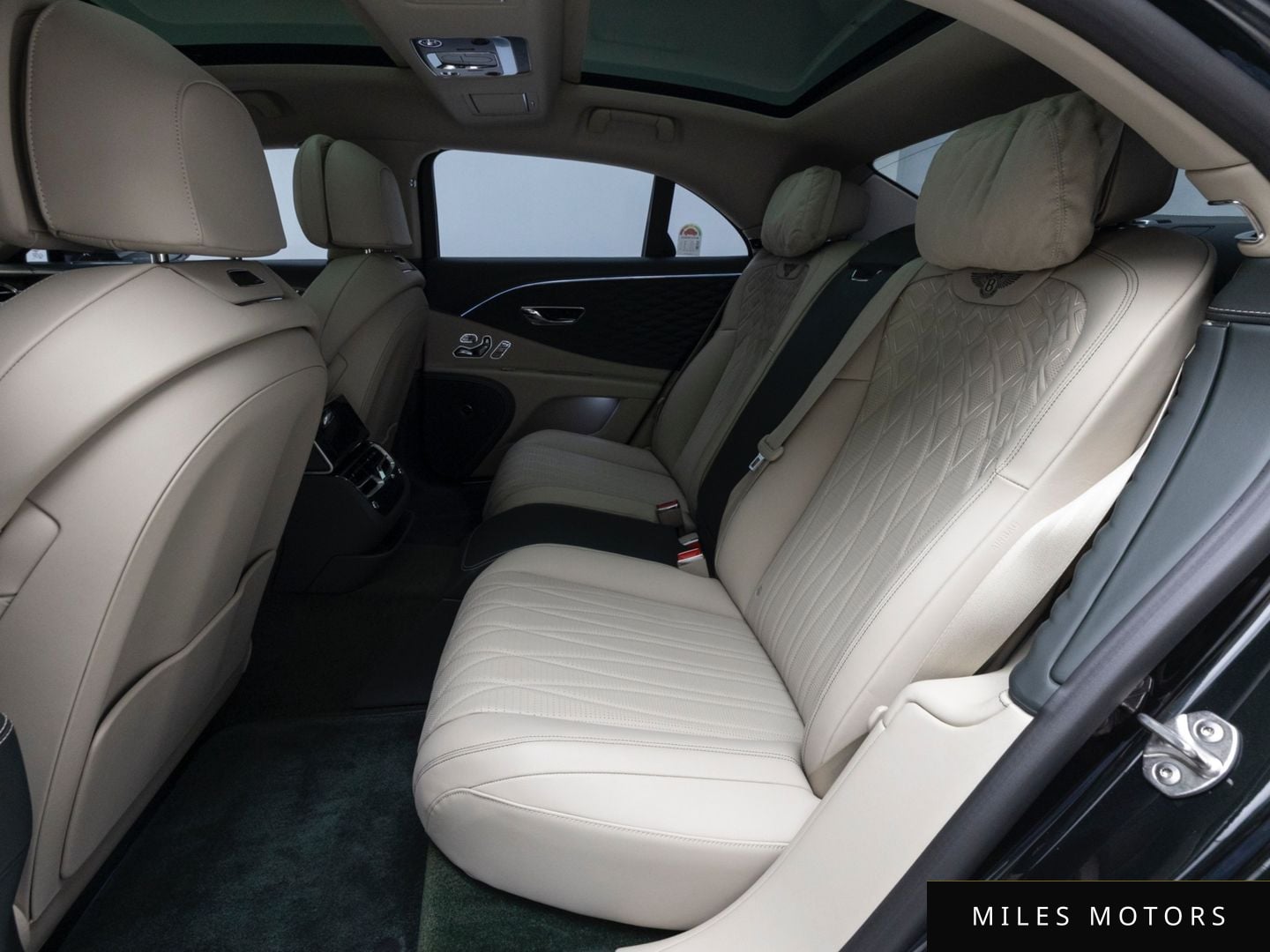 Bentley Flying Spur 2024 — миниатюра 12