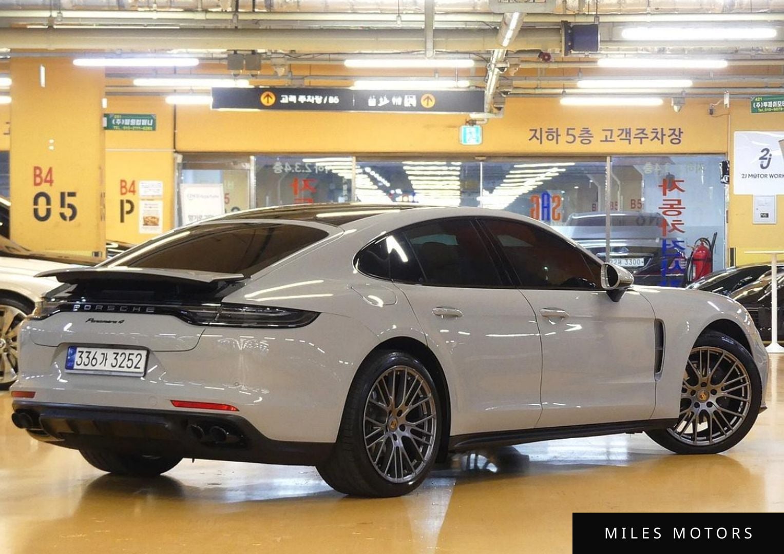Porsche Panamera 2022 — миниатюра 2