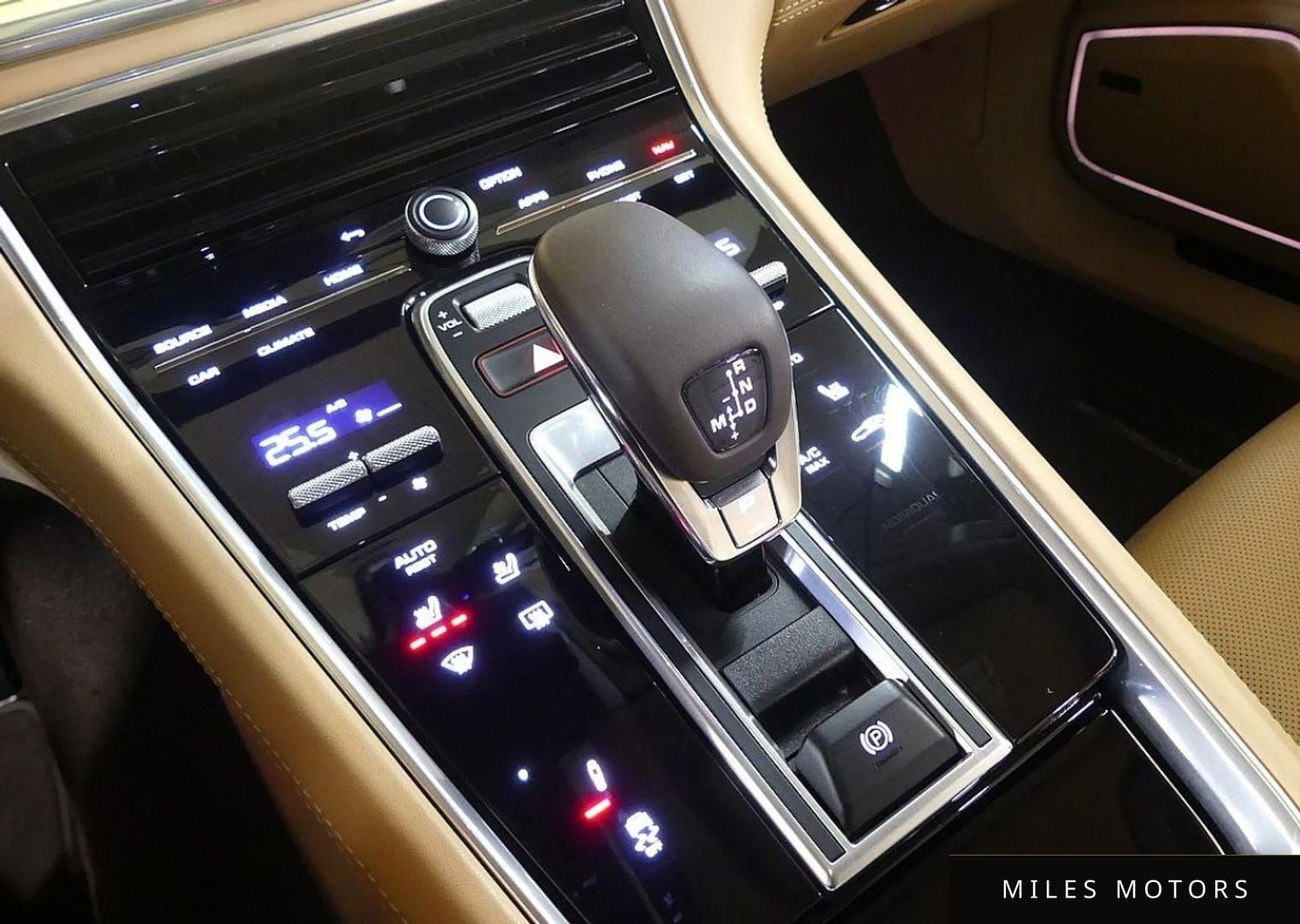 Porsche Panamera 2022 — миниатюра 9