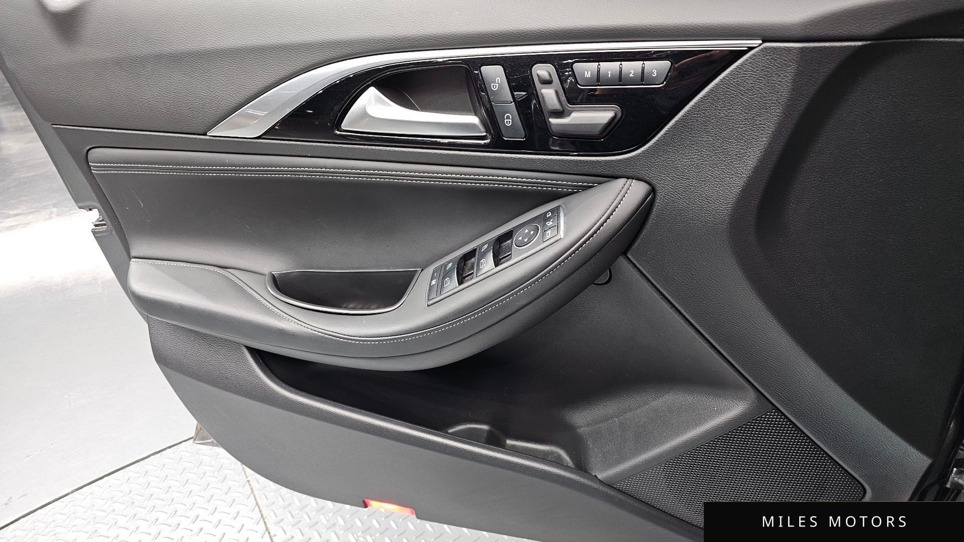 Infiniti Q30 2017 — миниатюра 14