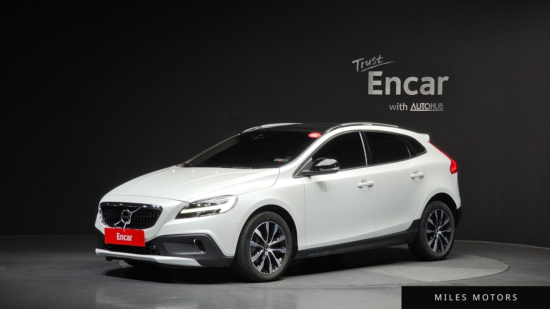 Volvo V40 2019 — фото 1 из 12