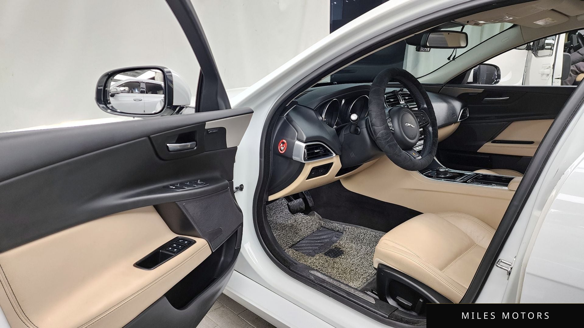 Jaguar XE 2017 — миниатюра 10