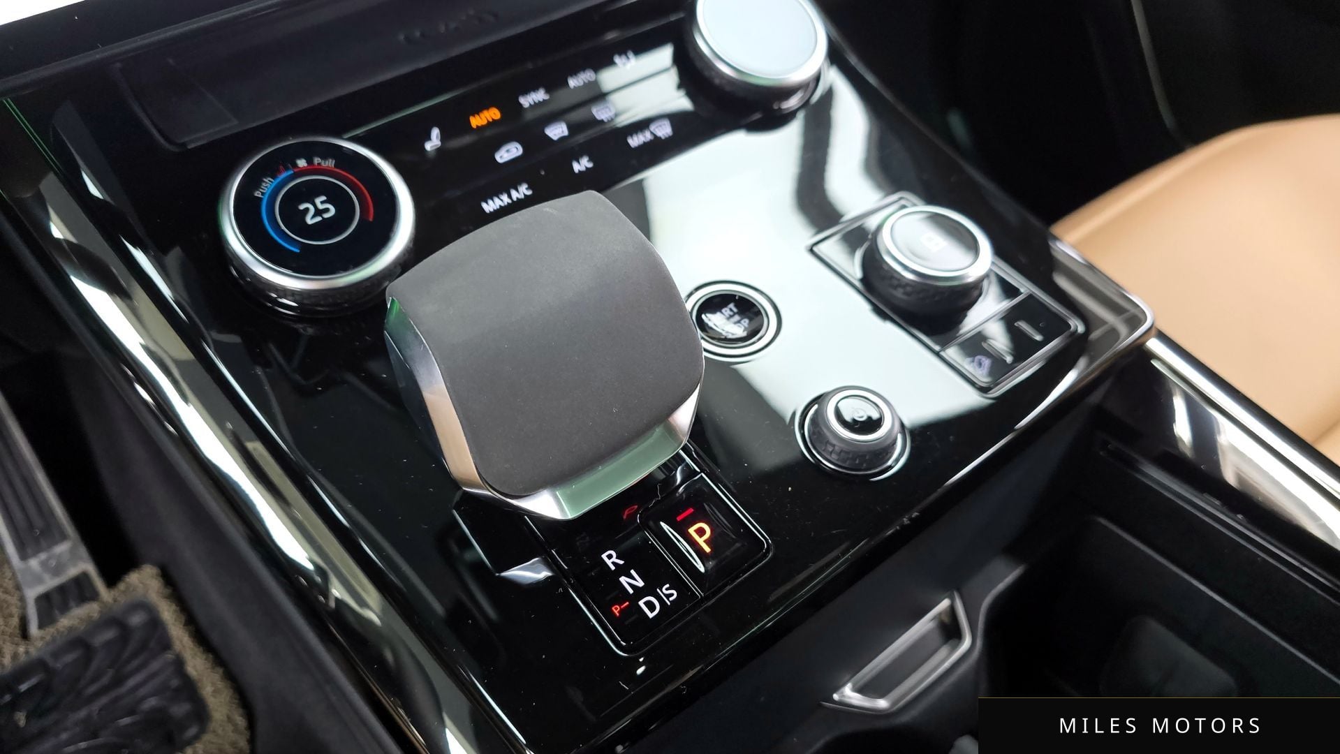 Land Rover Range Rover Sport 2023 — миниатюра 9