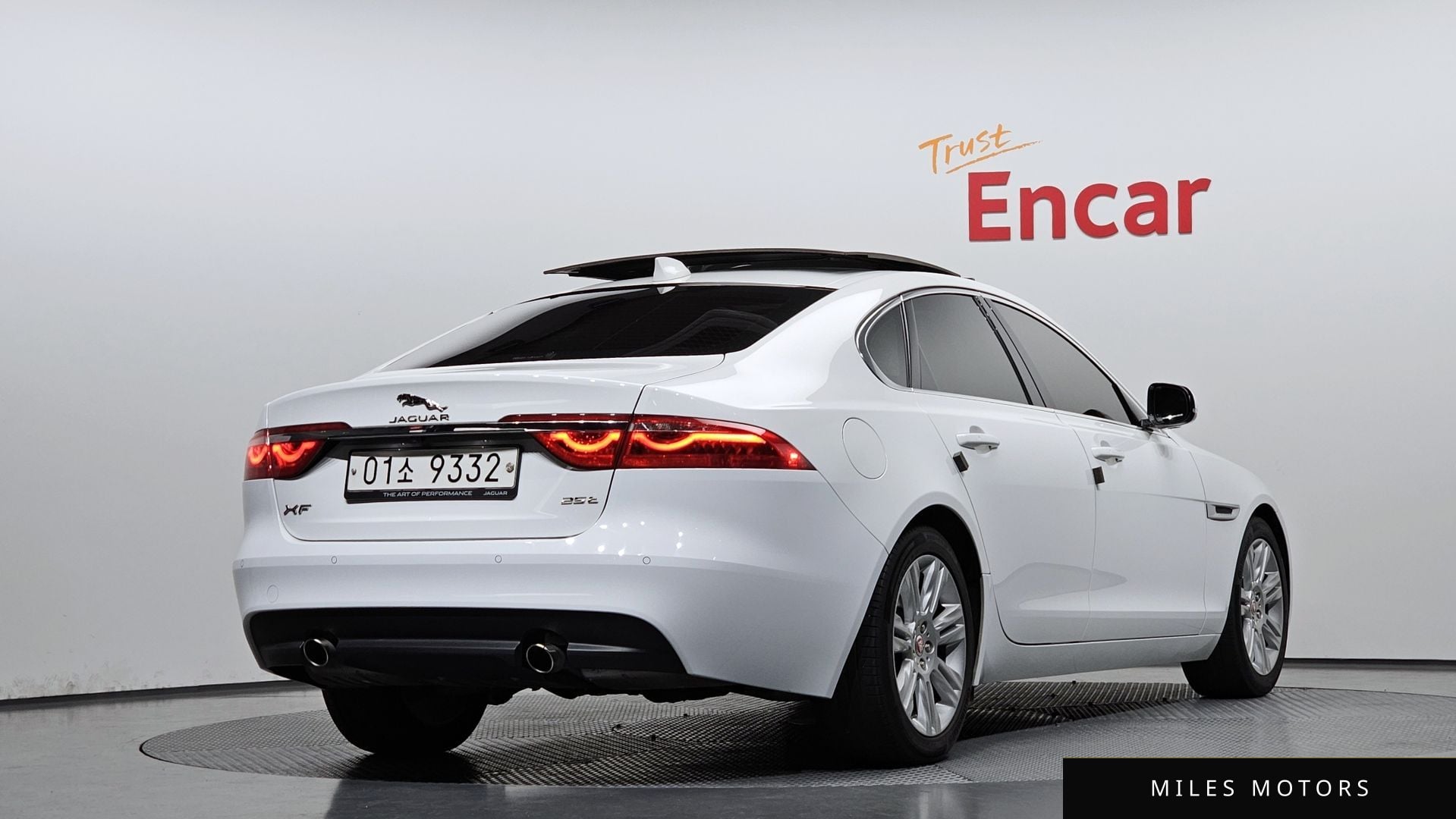 Jaguar XF (X260) 2018 — миниатюра 2