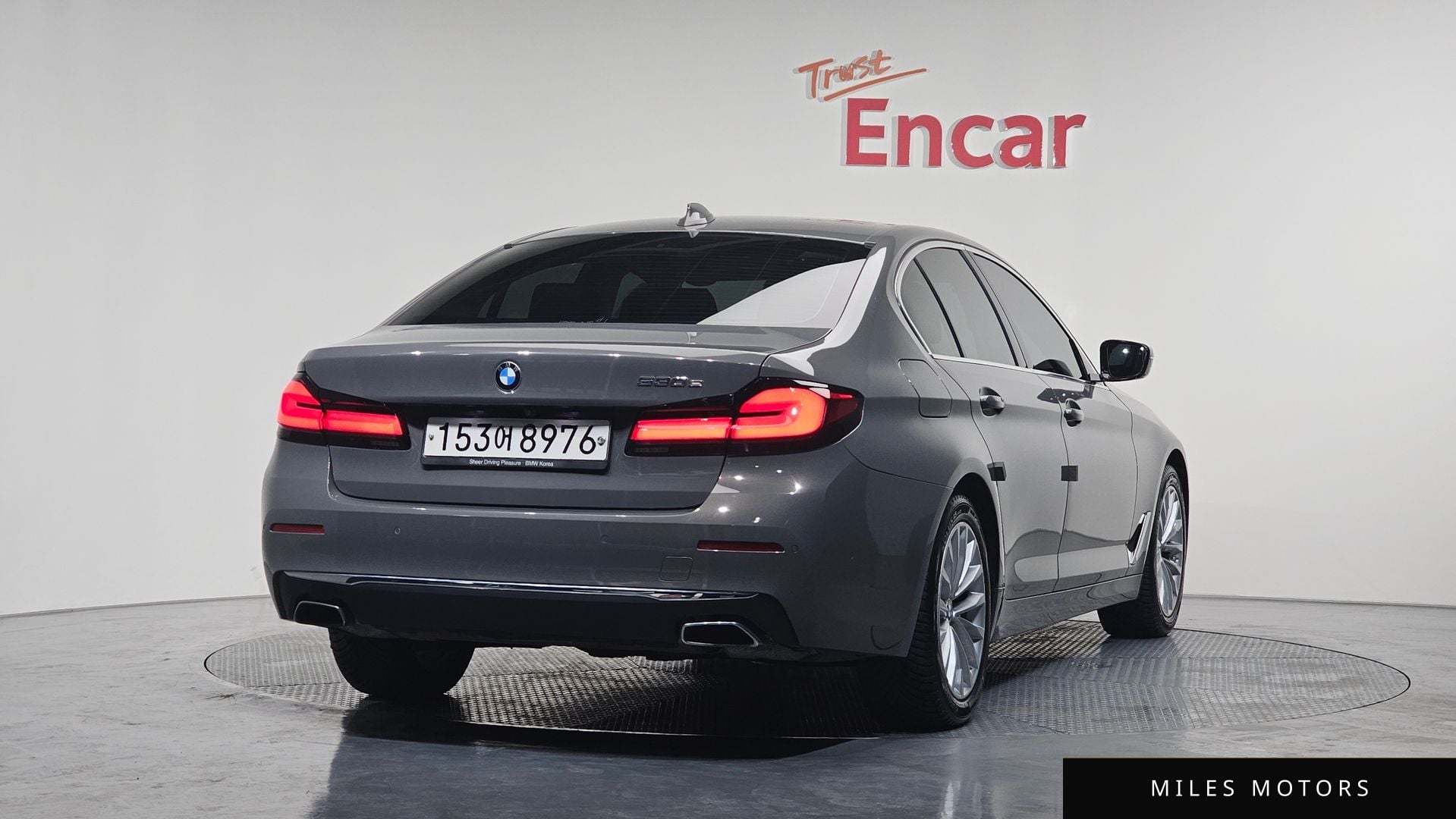 BMW 5 Series (G30) 2021 — миниатюра 2